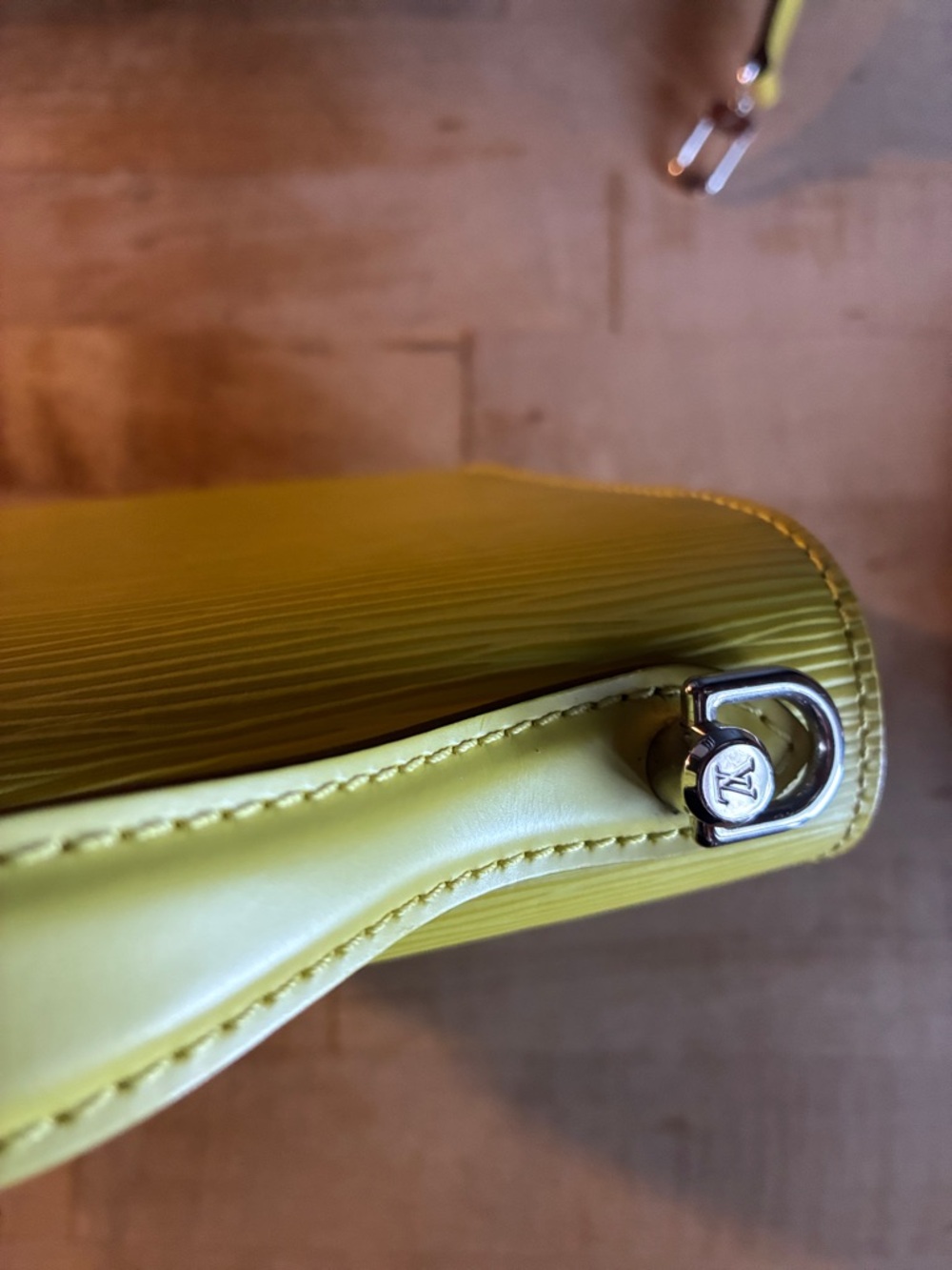 Louis Vuitton Epi Monceau BB Yellow! - Picture 5 of 15